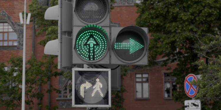 تاريـــخ إشارات المرور