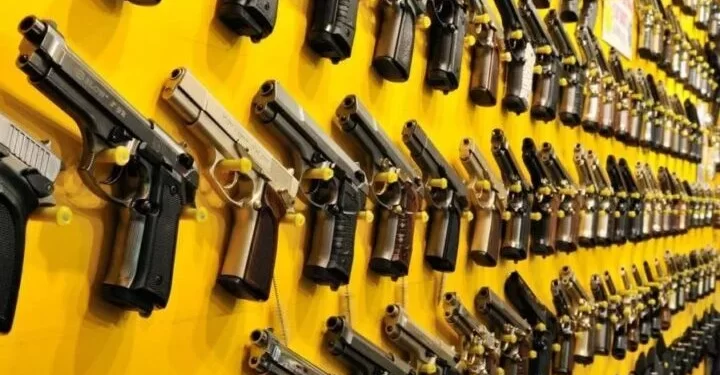 ايران .. تفشي ظاهرة بيع السلاح عبر الإنترنت وزيادة ظاهرة السرقة