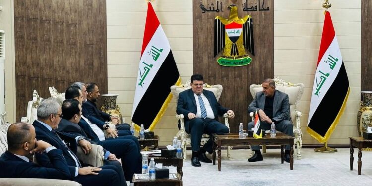 فريق التواصل بمكتب رئيس الوزراء يطلع على “المشاريع المتلكئة” في محافظة المثنى