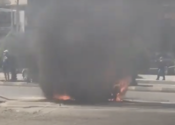 بغداد .. فيديو لاحتراق مركبة في الكرادة