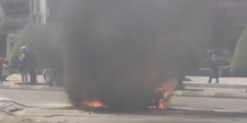 بغداد .. فيديو لاحتراق مركبة في الكرادة