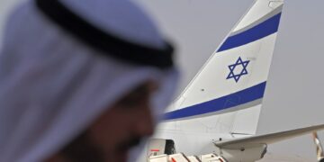 رحلة جوية مباشرة بين دولة عربية “لم تعلن التطبيع” وإسرائيل