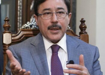 العلاق .. البنك المركزي “يخوض معركة” ضد مهربي الدولار