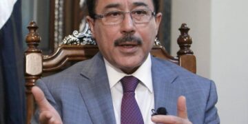 العلاق .. البنك المركزي “يخوض معركة” ضد مهربي الدولار