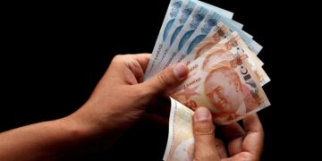 الليرة التركية تنتعش