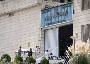 عريضة للمطالبة بالإفراج عن فرنسي موقوف في إيران منذ 10 أشهر