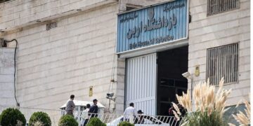 عريضة للمطالبة بالإفراج عن فرنسي موقوف في إيران منذ 10 أشهر