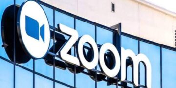 زووم تعيـــد موظفيها إلى المكاتب