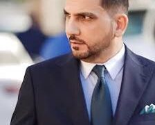 المرجع الاعلى ينذر السياسيين : انصفوا المظلومين ، وإلا…..!!