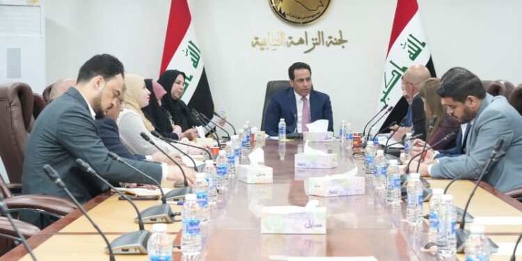 التمويل المالي لبعض الأحزاب السياسية من “تراكم الفساد في وزارة النفط”