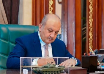 وزير الدفاع يدعو جميع منتسبي الوزارة لـ(تحديث بياناتهم والمشاركة في الانتخابات)