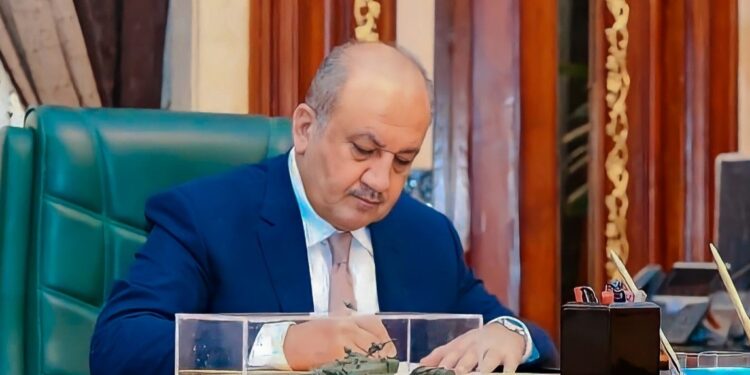 وزير الدفاع يدعو جميع منتسبي الوزارة لـ(تحديث بياناتهم والمشاركة في الانتخابات)