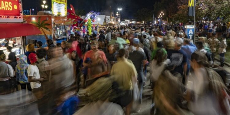 الكشف عدد القادمين الى اميركا من (الشرق الأوسط وشمال أفريقيا) حسب مسح امريكي جديد