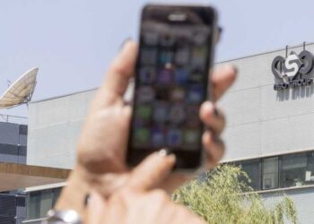 اكتشــــاف برنامج تجسس بهاتف “شخصية روسية بارزة”