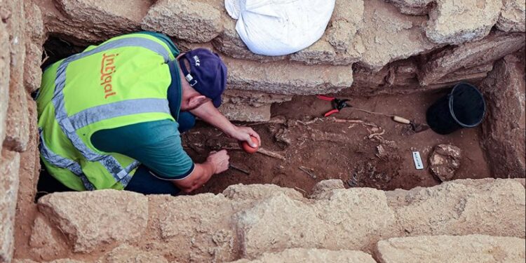 اكتشاف 4 قبور أثرية عمرها ألفا عـــام في غزة