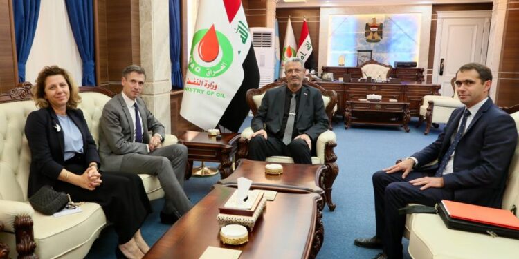 وزير النفط يلتقي مع وفد شركة “توتال انرجي”