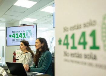 تشيلي .. اتاحة خط ساخن للراغبيــن في الانتحــار