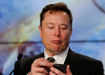 ماسك يعلن فرض اشتراك شهري على جميع المستخدمين