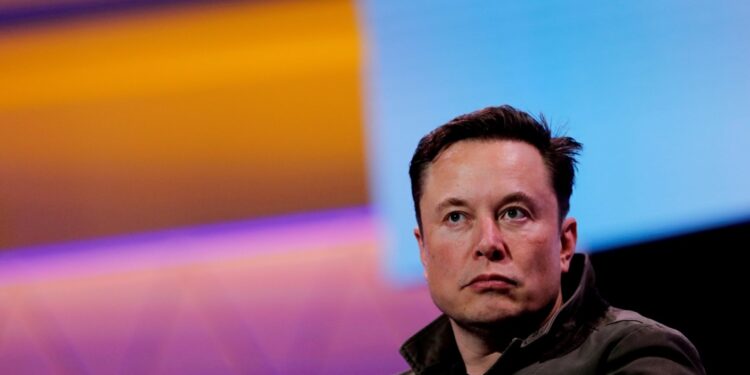 شركة لـ “ماســك” حصلت على موافقة ببدء التجارب على البشر “ستزرع رقائق إلكترونية في الأدمغة”