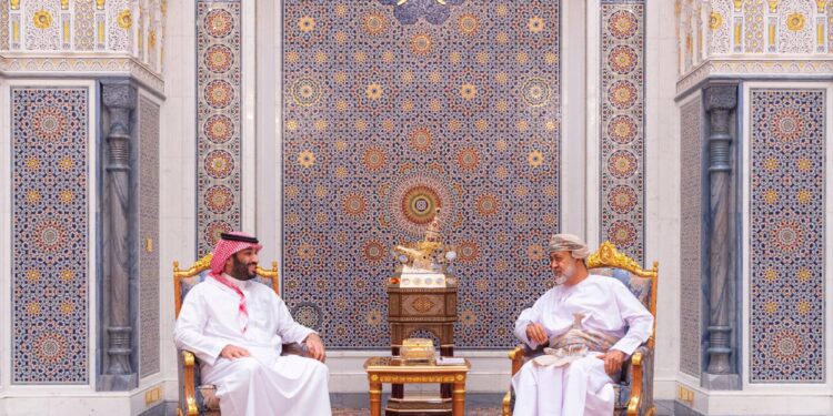 سلطان عُمان يستقبـــل ولي العهد السعودي