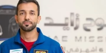 محمد بن زايد يحتفي بعودة رائد الفضاء سلطان النيادي إلى الأرض