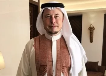 إيلون ماسك يظهر بالزي الخليجي ويسمي نفسه الشيــــخ