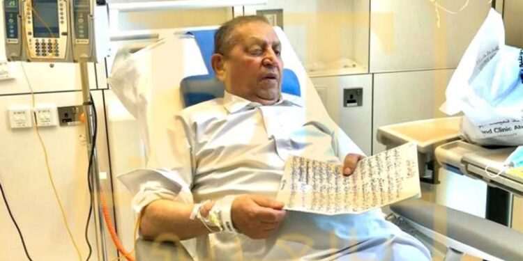 بالفيديو .. نقل نعش الشاعر كريم العراقي من مطار ابو ظبي الى العراق