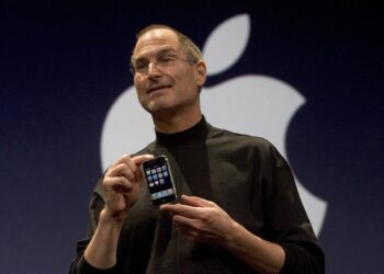 ” Arm “… عملاق التكنولوجيا الخفي الذي دعـــم صعود “آيفون أبل”