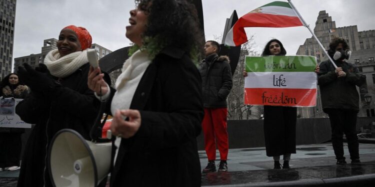 علاقة طهران بواشنطن بعد مهسا أميني “أكثر إرباكا”