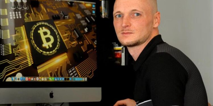 لاسترداد عملات مشفرة من مكب نفايات ,,, كلاب آلية وذكاء اصطناعي