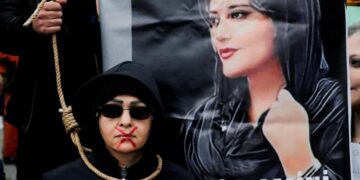 ايران .. اعتقال والد مهسا أميني ثم اطلاق سراحه بعد “تــحذيـره”