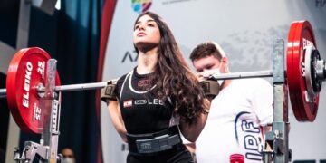 عربيات يرفعــن الأثقــال بـ “كـــل أنوثة”