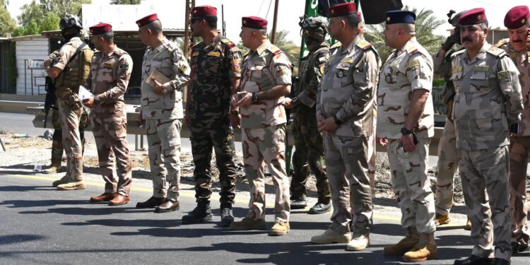 نائب قائد العمليات المشتركة يتفقد القطعات الأمنية للإطلاع على تنفيذ خطة الزيارة الاربعينية