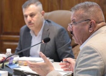 وزير الداخلية يوافق على المضي بتوطين رواتب الدرجات الخاصة والضباط