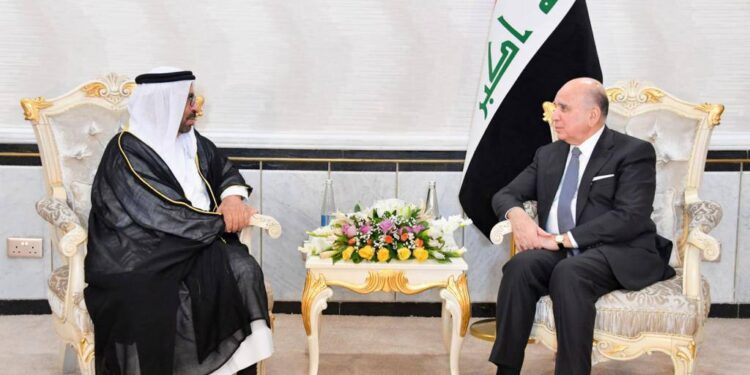 وزير الخارجية يستقبل وزير الدولة الإماراتيّ