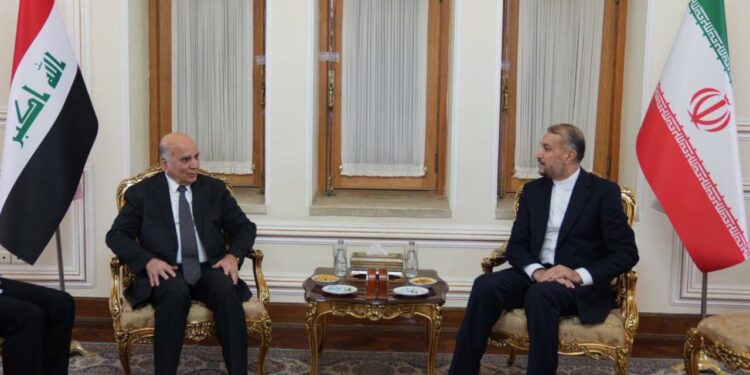 وزير الخارجيَّة العراقي يلتقي وزير الخارجيَّة الإيراني في طهران