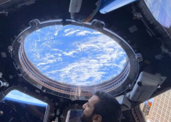 “عودة الى الأرض ” سلطان النيادي يودع محطة الفضاء الدولية