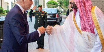 هل يزداد التوتر بين محمد بن سلمان وإدارة بايدن عقب قرار خفض إنتاج النفط السعودي؟