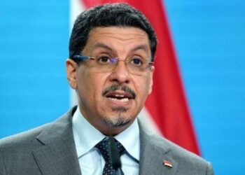 وزير خارجية اليمن يلتقي بنظيره السوري بالقاهرة في أول لقاء من نوعه منذ 2011