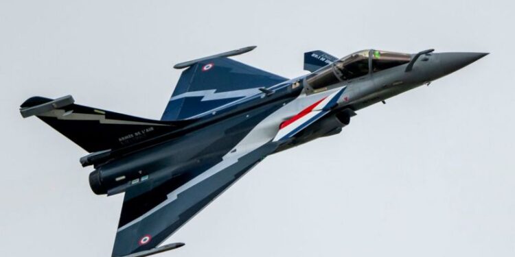 فرنسا والخليج: صفقات أسلحة مربحة وتعاون عسكري