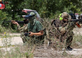 روسيا تحبط “هجوماً إرهابياً” في القرم وتصد هجمات لكتيبة آزوف