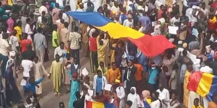 غضب شعبي بتشاد.. إئتلاف سياسي يطالب بخروج القوات الفرنسية