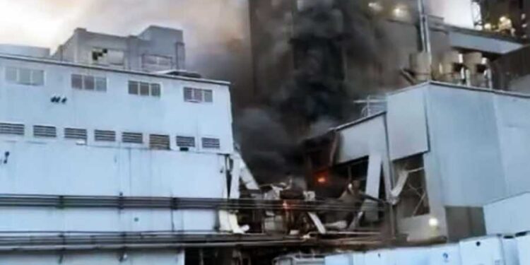 انفجار في مصنع بولاية إلينوي يصيب عددا من الموظفين