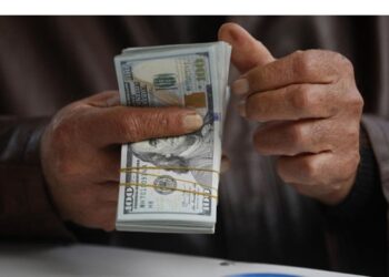 أسعار صرف الدولار تتخطى حاجز الـ155 ألف دينار عراقي
