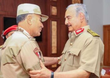 رئيس أركان الجيش المصري يصل ليبيا لتنسيق الإغاثة الإنسانية