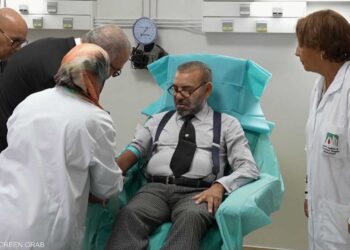 ملك المغرب يتبرع بالدم لمصابي الزلزال بمستشفى مراكش