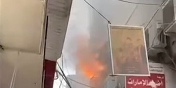 اندلاع حريق بمخزن للمواد الكهربائية في بغداد.. والدفاع المدني يتدخل