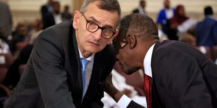 المبعوث الأممي للسودان يتنحى عن منصبه تحت ضغوط من الخرطوم