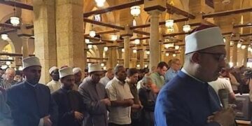 بالصور: صلوات جنازة وإضاءة شموع وتبرعات من أجل ضحايا زلزال المغرب وفيضانات ليبيا