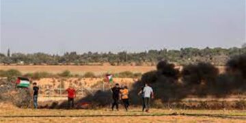 إصابة 12 فلسطينيا في قصف إسرائيلي على حدود قطاع غزة